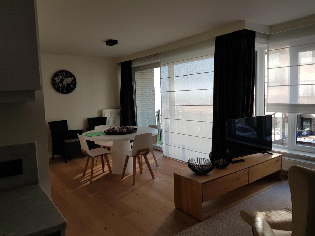 Koksijde Zeedijk La Digue 102 Appartement Met Garage - Lateraal Zeezicht Eksteriør billede