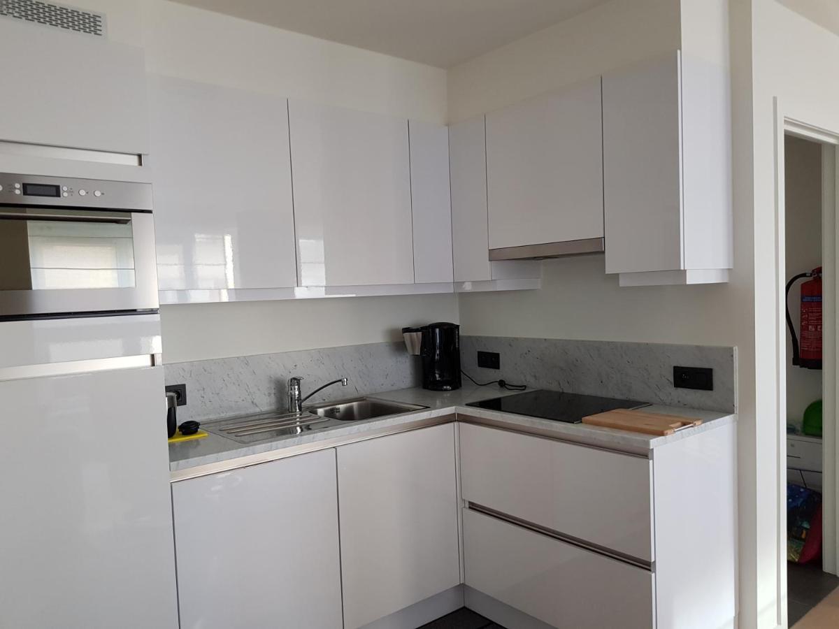 Koksijde Zeedijk La Digue 102 Appartement Met Garage - Lateraal Zeezicht Eksteriør billede